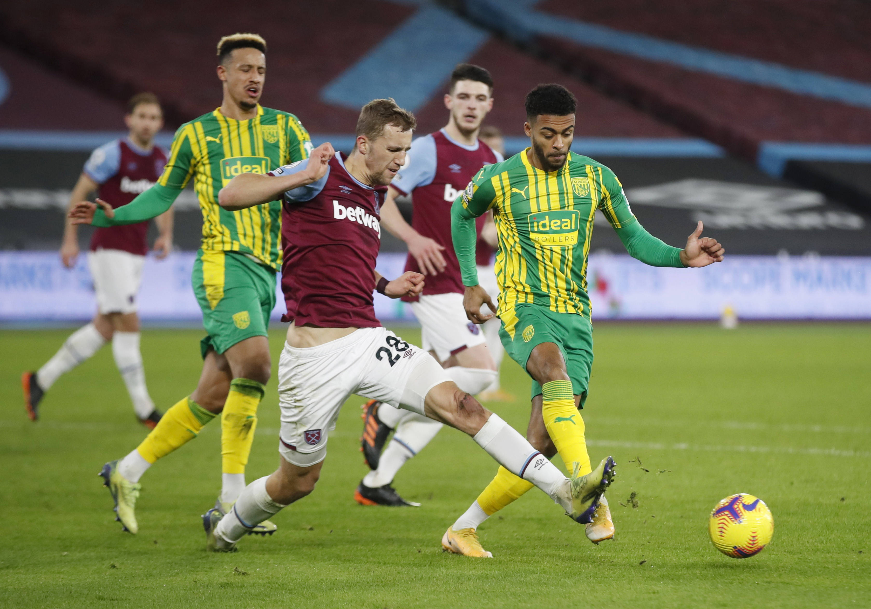 NBA战报：杰伦·格林33分，杜兰特伤退，火箭148-109大胜太阳.